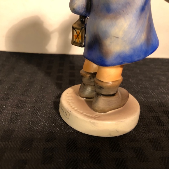 Vintage Hummel #15/0 “Hear Ye, Hear Ye” 5 1/8” tall - Picture 10 of 11